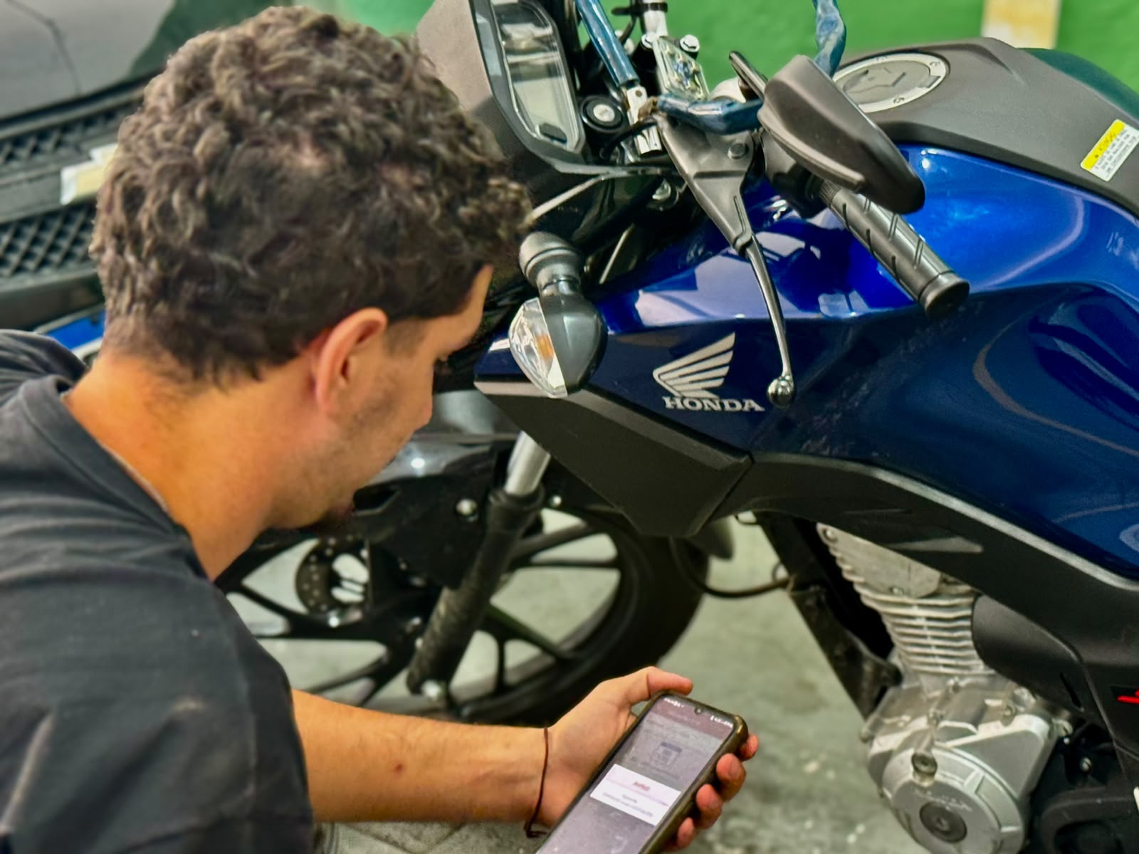Conferência da numeração do chassi de motocicleta